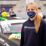Skeleton-Weltmeisterin Tina Hermann in der Startaufstellung des ADAC GT Masters